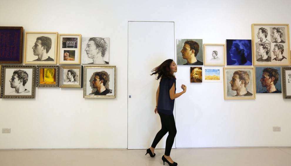 Singapore, "Il volto di Facebook": Zuckerberg in mostra
