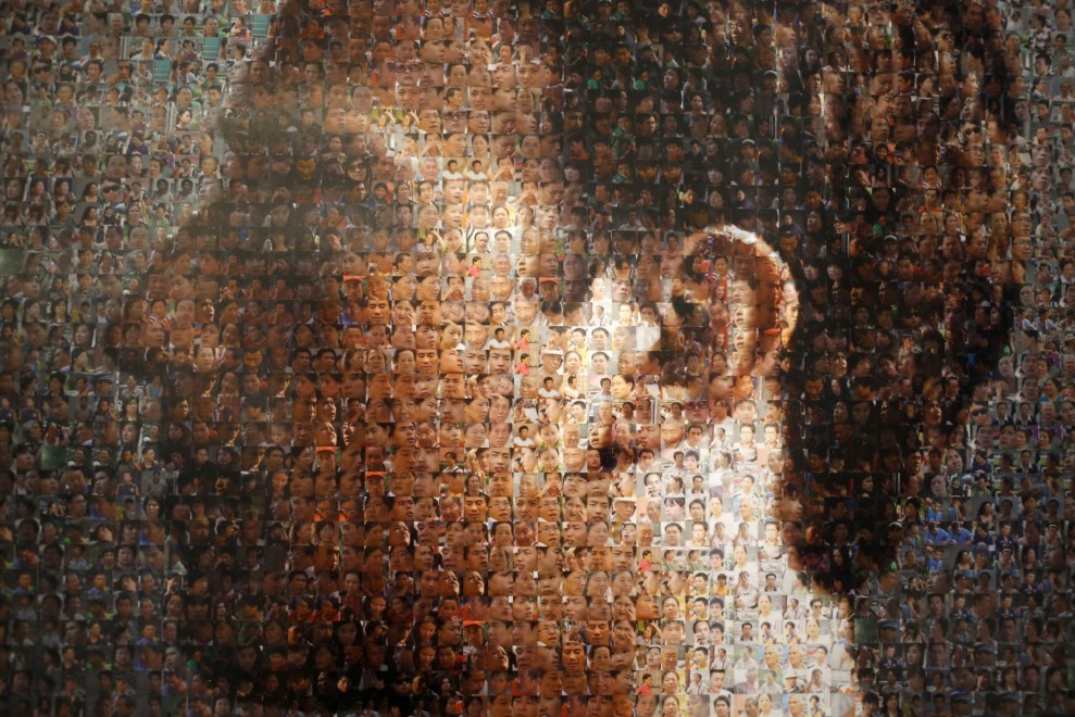 Singapore, "Il volto di Facebook": Zuckerberg in mostra