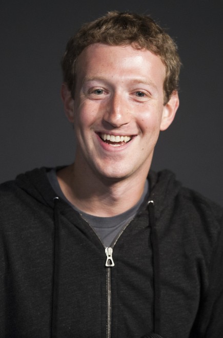 Singapore, "Il volto di Facebook": Zuckerberg in mostra