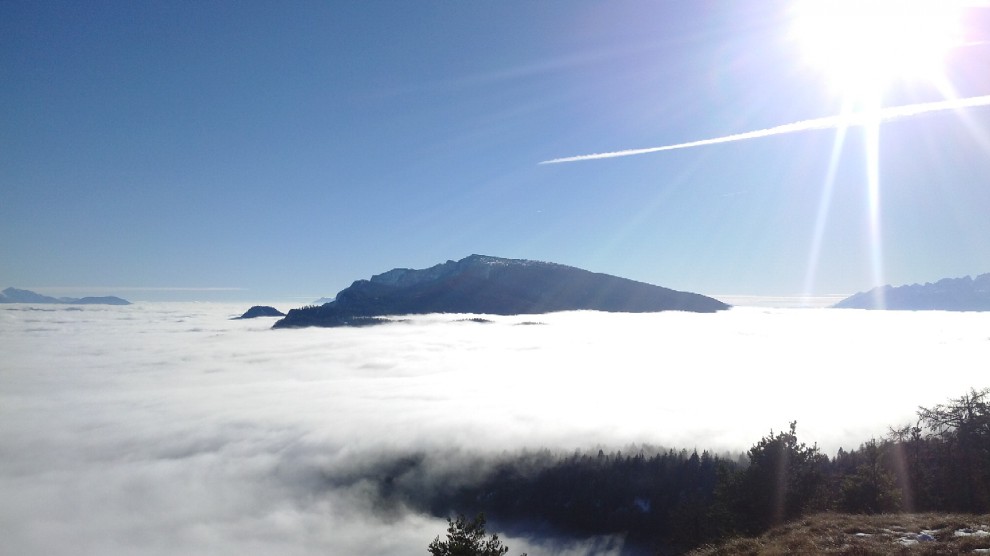 Spettacolo sulle Dolomiti: un mare di nuvole