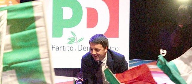 Il trionfo di Matteo Renzi: arriva al 68%  Successo affluenza, quasi tre milioni di elettori Il neo segretario Pd: "L'Italia non torna indietro"