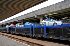 Nissan Leaf, l’elettrica che viaggia in treno