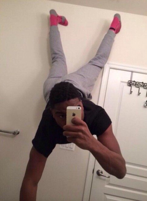 Quando il selfie &egrave; estremo: l'autoscatto &egrave; acrobatico