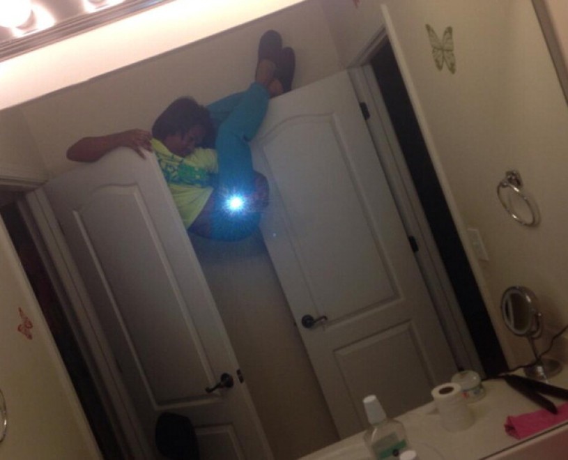 Quando il selfie &egrave; estremo: l'autoscatto &egrave; acrobatico