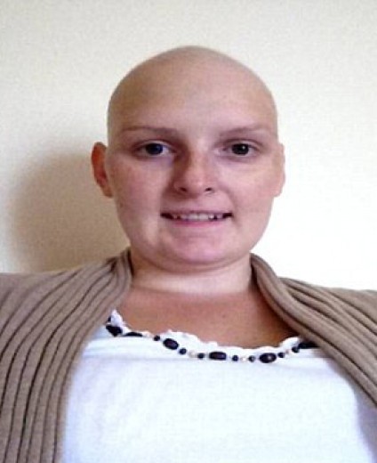 Tornano i capelli dopo il cancro, la rinascita di Annmarie diventa un fotoracconto