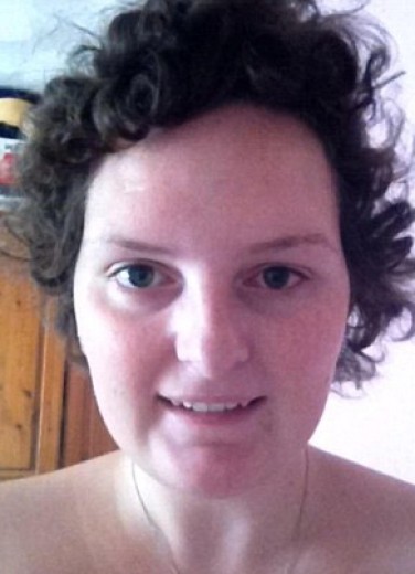 Tornano i capelli dopo il cancro, la rinascita di Annmarie diventa un fotoracconto