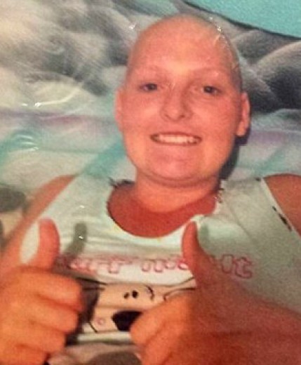 Tornano i capelli dopo il cancro, la rinascita di Annmarie diventa un fotoracconto