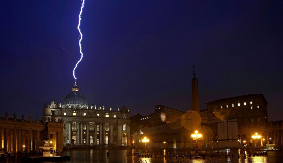 Rio, il fulmine sulla statua del Cristo