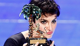 Davanti alla tv  soprattutto le donne