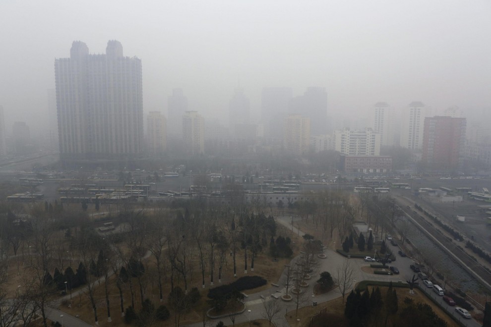 Cina, massima allerta inquinamento: sono finite le mascherine