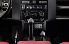 Land Rover rilancia, novità per Defender
