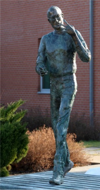 Steve Jobs, il giallo della statua 