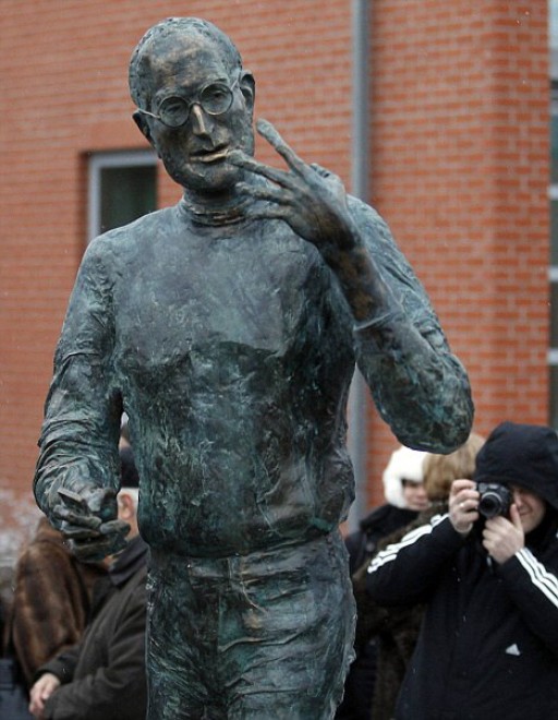 Steve Jobs, il giallo della statua 