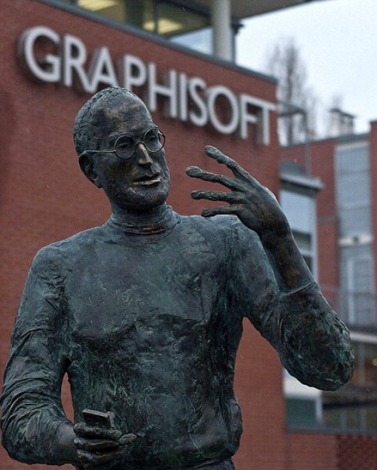 Steve Jobs, il giallo della statua 