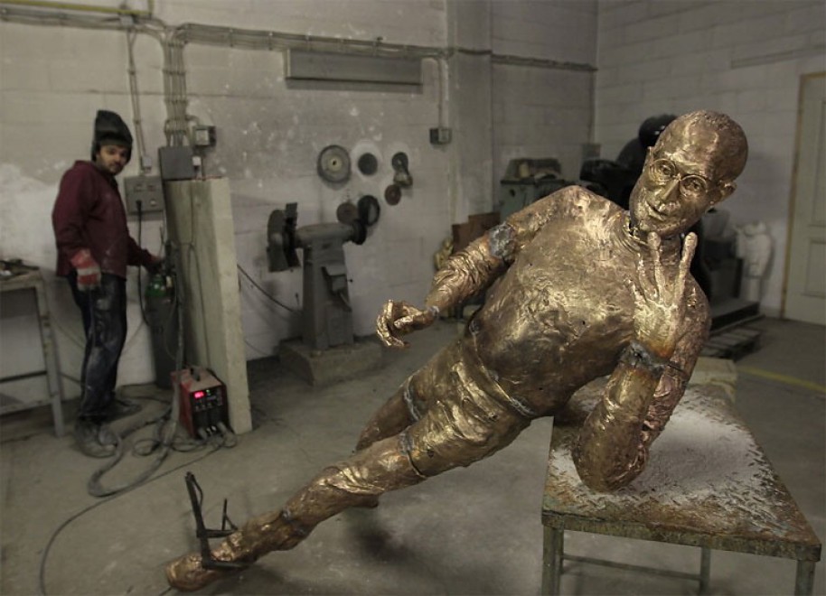 Steve Jobs, il giallo della statua 
