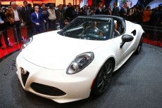 E l'Alfa Romeo 4C diventa spider