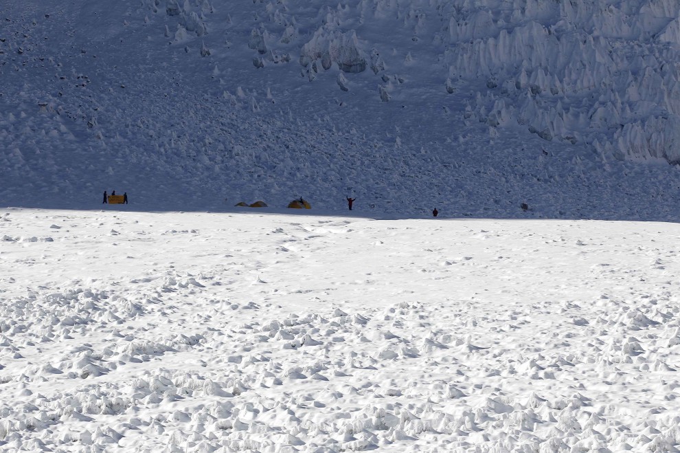 Cile, a difesa dei ghiacciai: una bandiera di Greenpeace in vetta