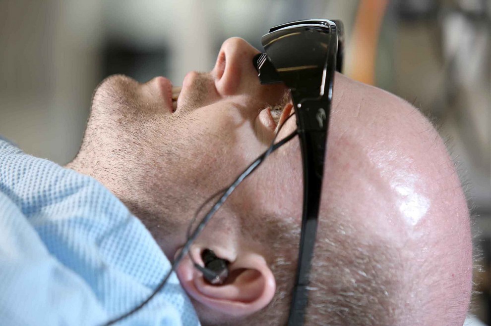 Operarsi guardando un film: in ospedale arrivano gli occhiali hi-tech
