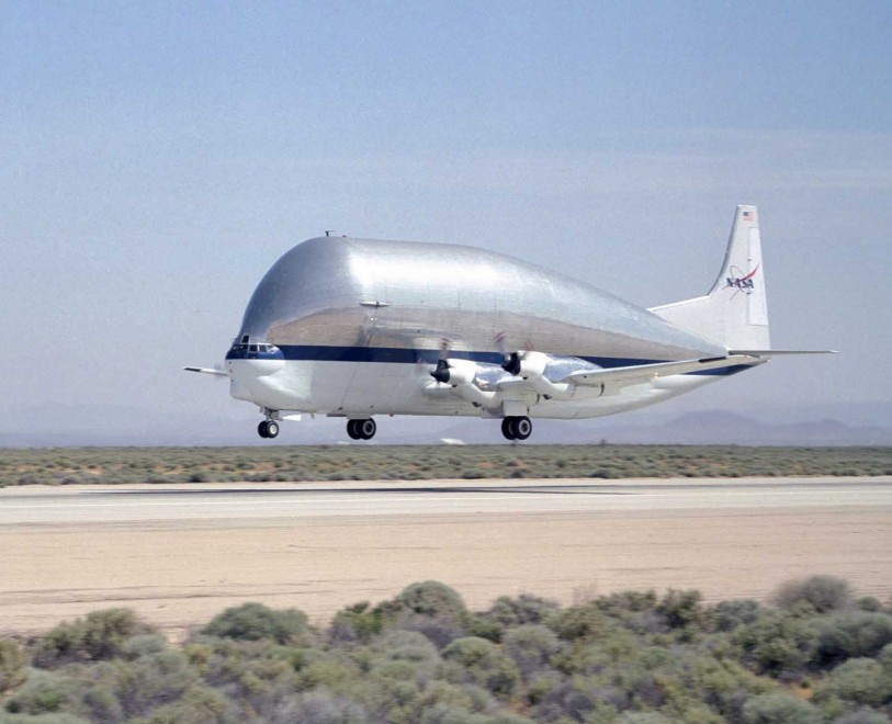 Nasa, trasporti spaziali: l'aereo sembra una balena