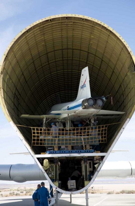 Nasa, trasporti spaziali: l'aereo sembra una balena