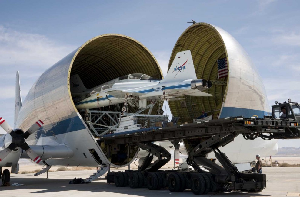 Nasa, trasporti spaziali: l'aereo sembra una balena