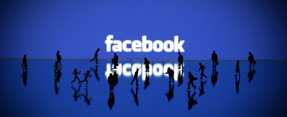 Facebook, troppo tempo e sguardi sui 'profili': cos&igrave; le donne si sentono pi&ugrave; brutte&nbsp;