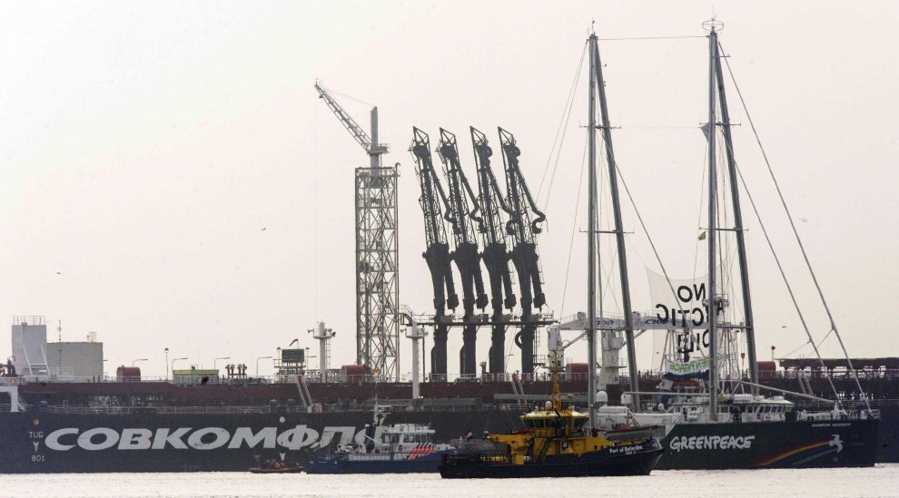 Olanda, Greenpeace blocca petroliera russa: trenta arresti