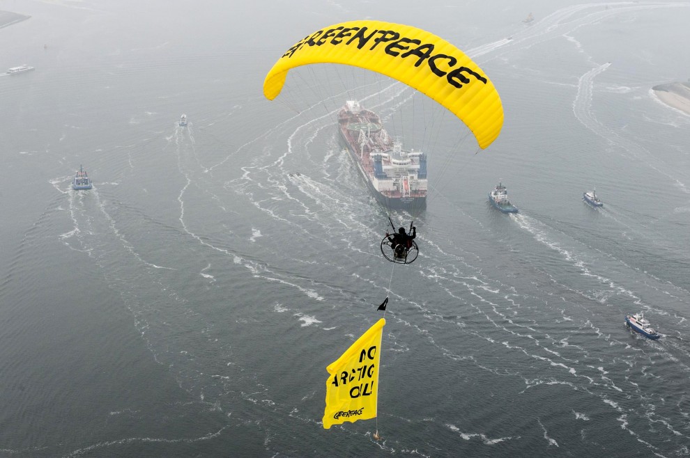 Olanda, Greenpeace blocca petroliera russa: trenta arresti