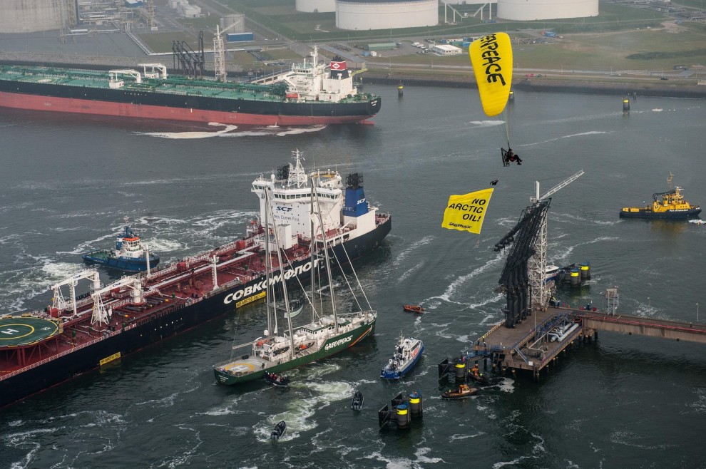 Olanda, Greenpeace blocca petroliera russa: trenta arresti