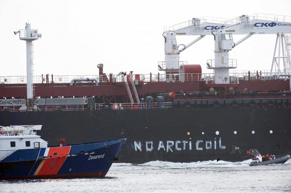 Olanda, Greenpeace blocca petroliera russa: trenta arresti