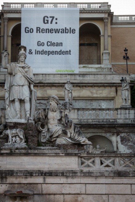 Greenpeace, attivisti al Pincio per l'energia pulita
