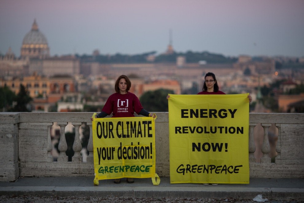 Greenpeace, attivisti al Pincio per l'energia pulita