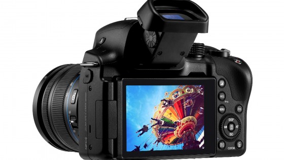 Samsung NX 30, una mirrorless nel corpo di una piccola reflex