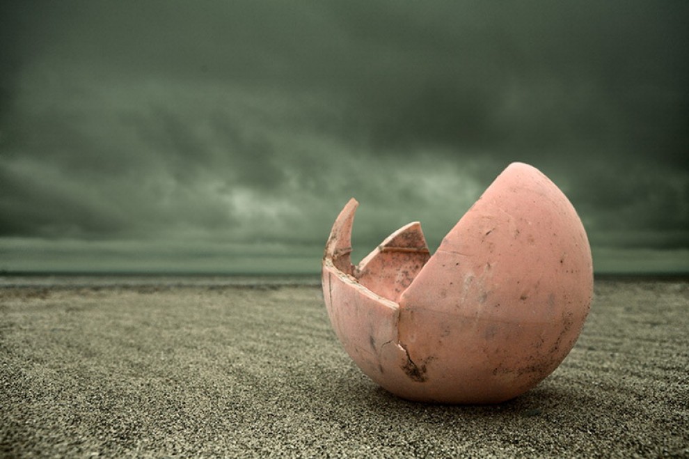Setacciando la spiaggia: la spazzatura diventa arte