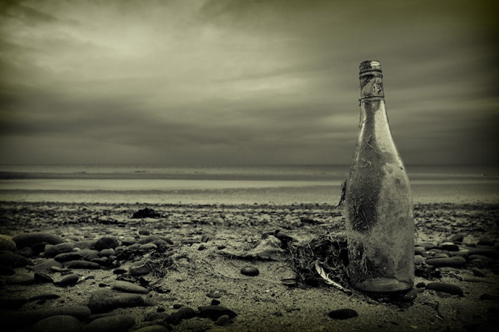 Setacciando la spiaggia: la spazzatura diventa arte
