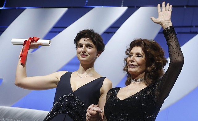 Il festival  premia il cinema italiano  Grand Prix della giuria a "Le meraviglie" La Palma d'oro va a "Winter Sleep" -  foto    Videointervista  Rohrwacher: "Che emozione"
