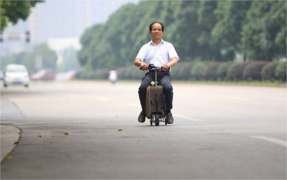 Cina, l'evoluzione del bagaglio: la valigia a motore