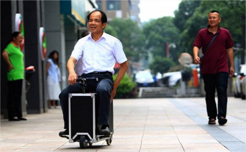 Cina, l'evoluzione del bagaglio: la valigia a motore