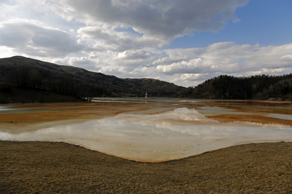 ''Un lago di cianuro'' in Romania