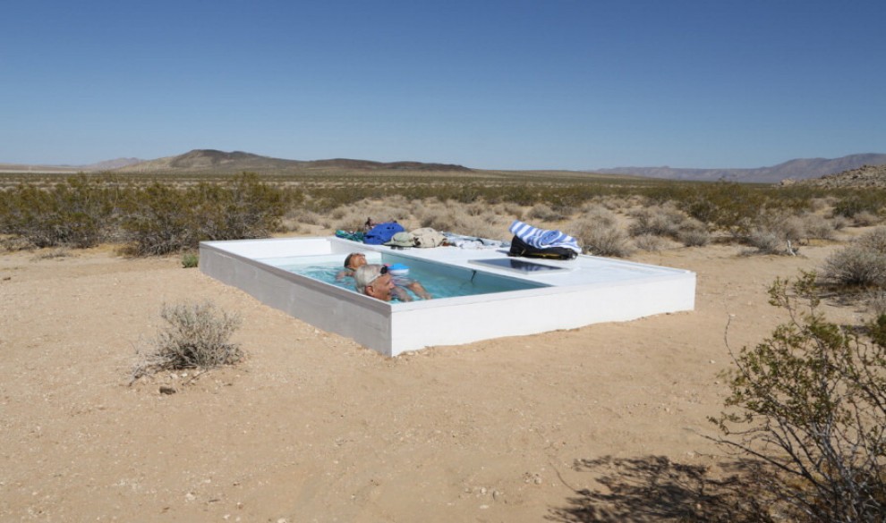 California, sorpresa nel deserto: l'oasi &egrave; una piscina