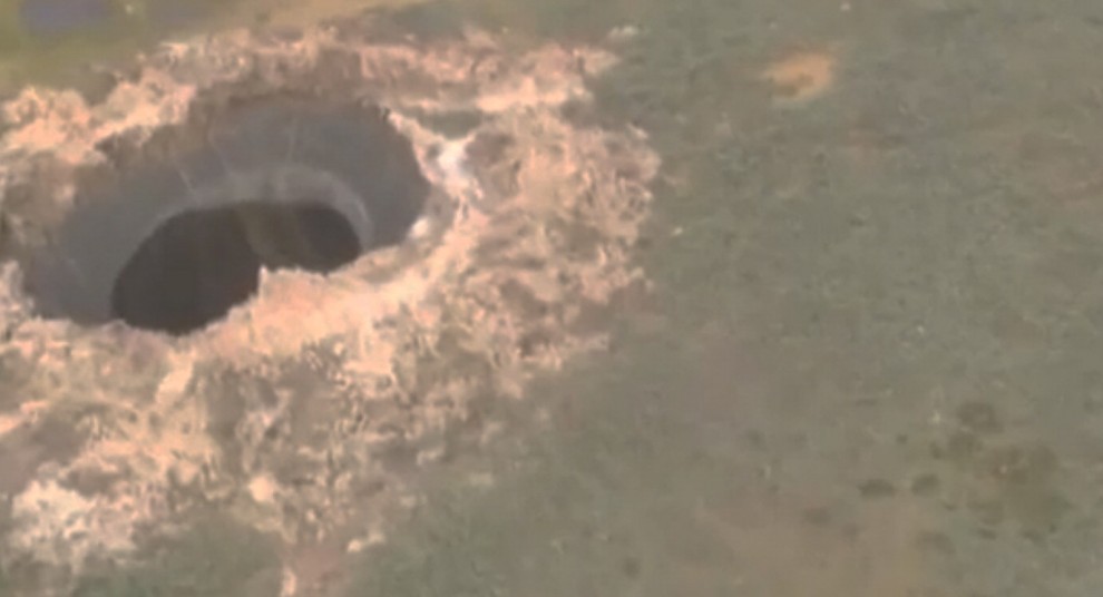 Siberia, misteriosa voragine si apre all'improvviso