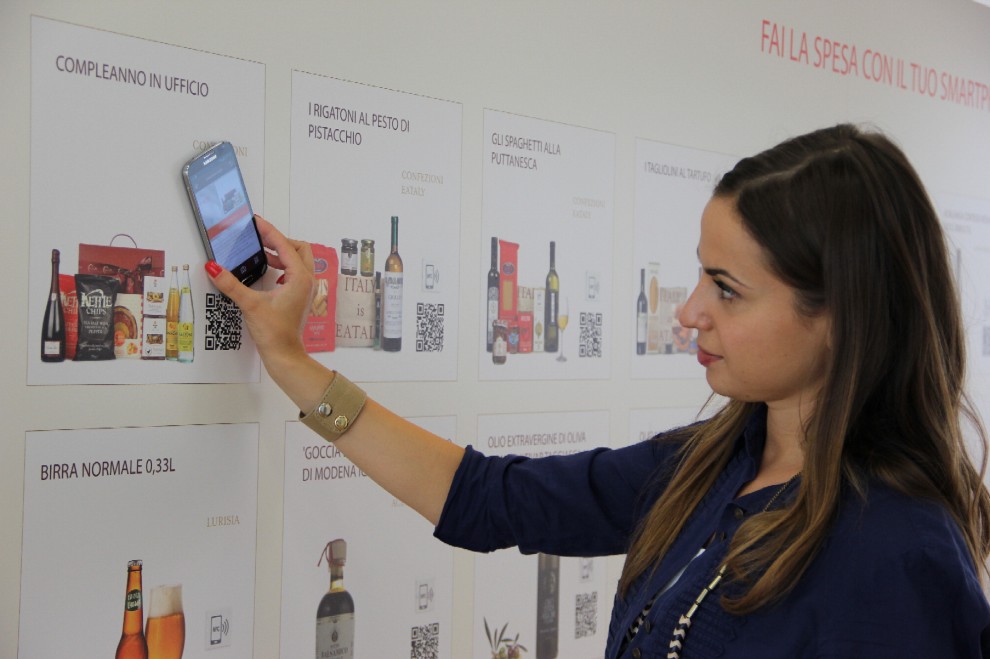 Vodafone, dal poster all&rsquo;acquisto on line. Con lo smartphone