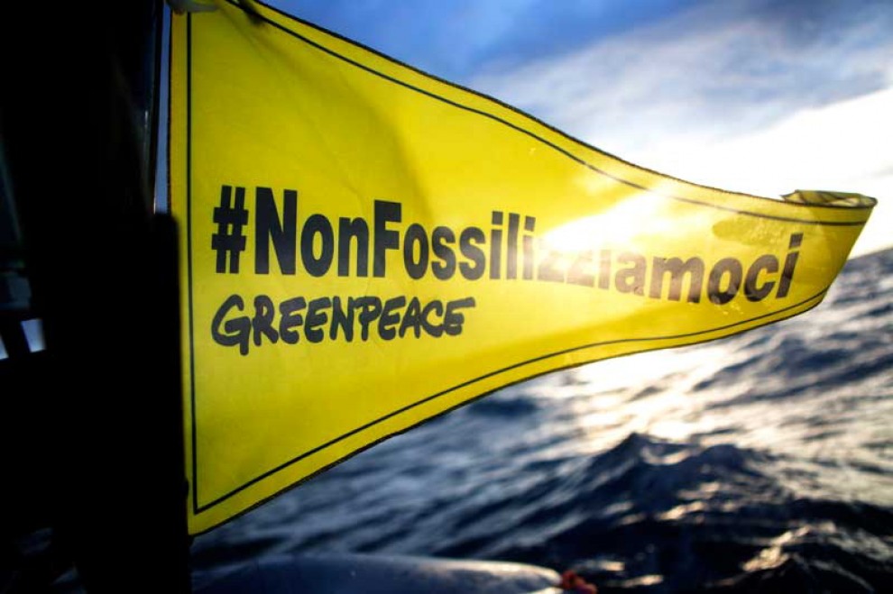 Greenpeace, Rainbow Warrior in azione: stop alle trivellazioni nei mari italiani