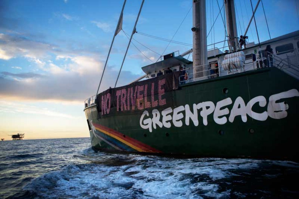 Greenpeace, Rainbow Warrior in azione: stop alle trivellazioni nei mari italiani