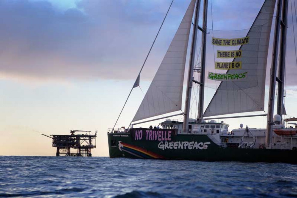 Greenpeace, Rainbow Warrior in azione: stop alle trivellazioni nei mari italiani