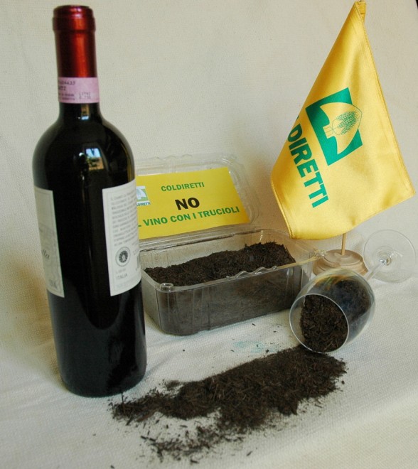 Vini taroccati, ecco i "trucchi" pi&ugrave; comuni