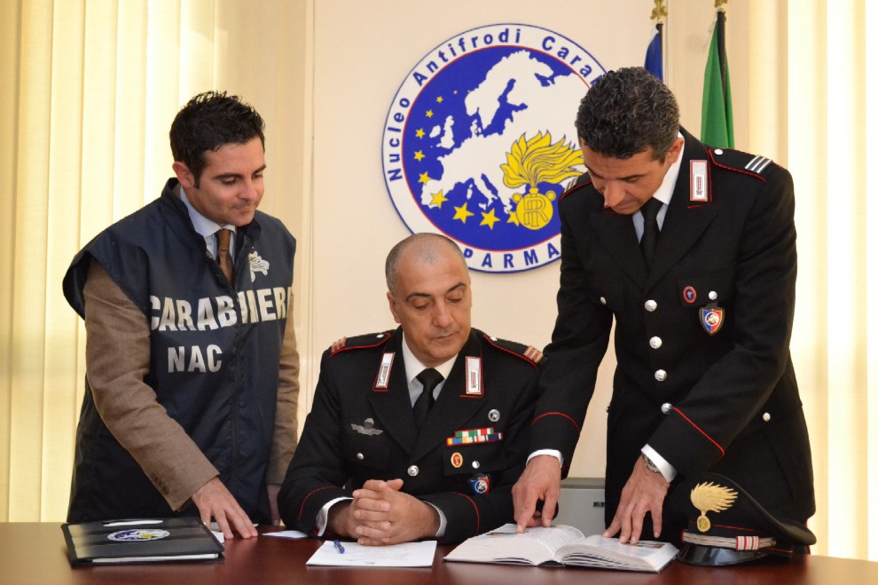 Vini taroccati, ecco i "trucchi" pi&ugrave; comuni