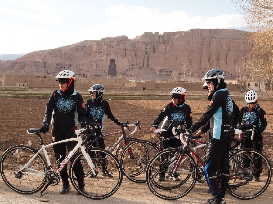 Afghanistan, donne in bici per l'emancipazione