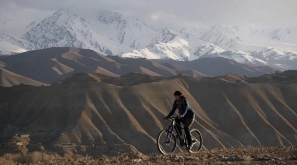 Afghanistan, donne in bici per l'emancipazione