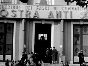 Venezia, quando il Duce gridava "Me ne frego!": viaggio in un'Italia dimenticata e ridicola
